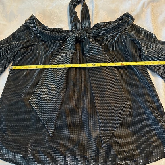 CeCe Metallic black silver top size M off the shoulder halter top with bow🖤 - Picture 5 of 13